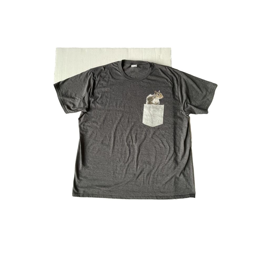 Squirrel In Fake Pocket Adult Unisex Soft Heather Gray t-Shirt 2XL EUC